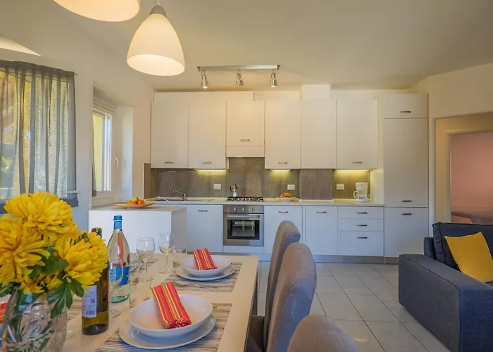 Rose Gialla Pastella Terrassen Og * Colico