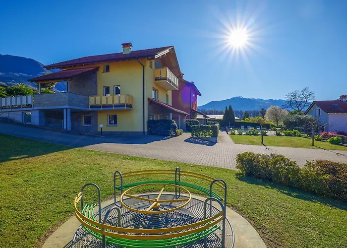 Rose Gialla Pastella Terrassen Og Appartement Colico