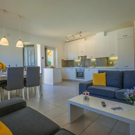 Apartment Rose Gialla Pastella Terrassen Og